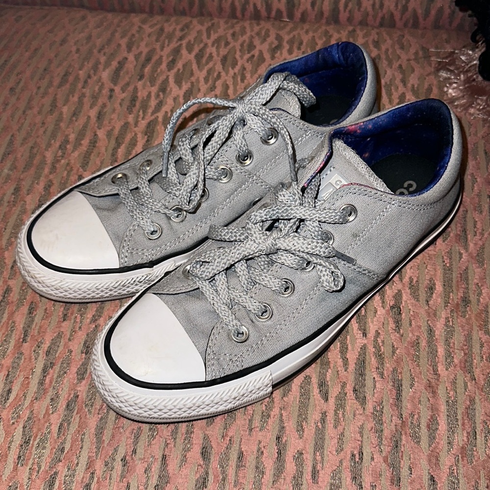 ✨ Converse Ladies’ Sneakers ~ Size 7.5 ~ Gray ✨